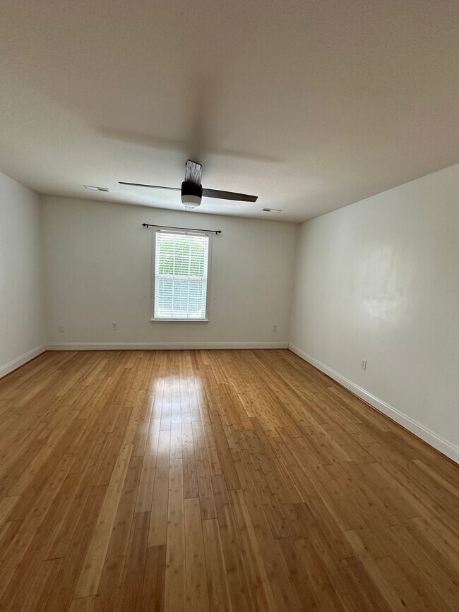 Building Photo - 105 Calcite Dr