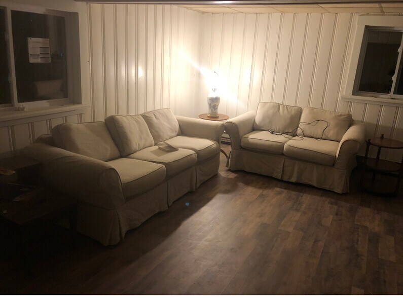 Double Size LVR - 100 College St