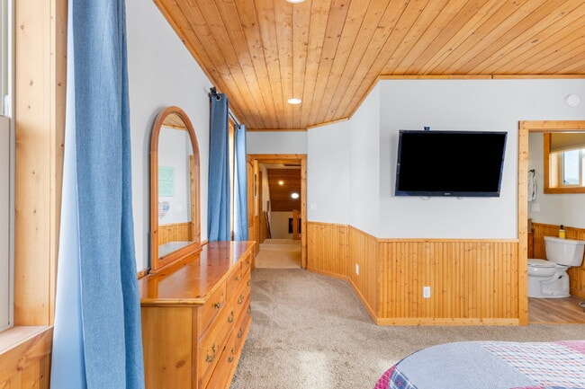 Building Photo - Spacious 4-Bedroom Home in the Heart of Sh...