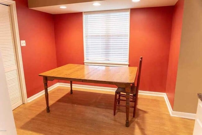 Building Photo - FOR RENT in LAFAYETTE!