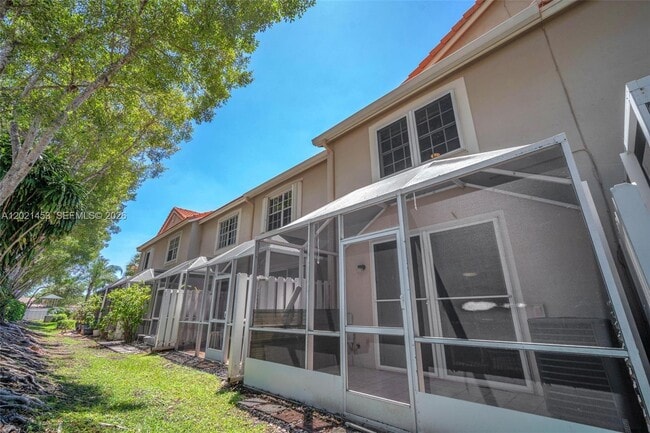Building Photo - 800 Sorrento Dr