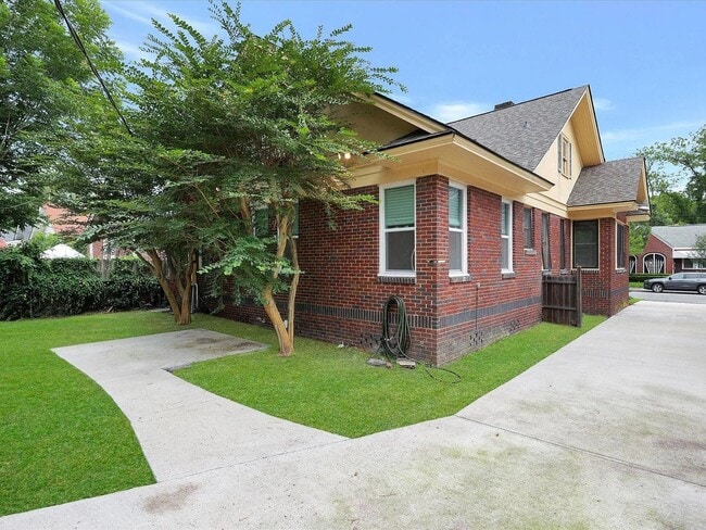 Building Photo - 617 E 49th St
