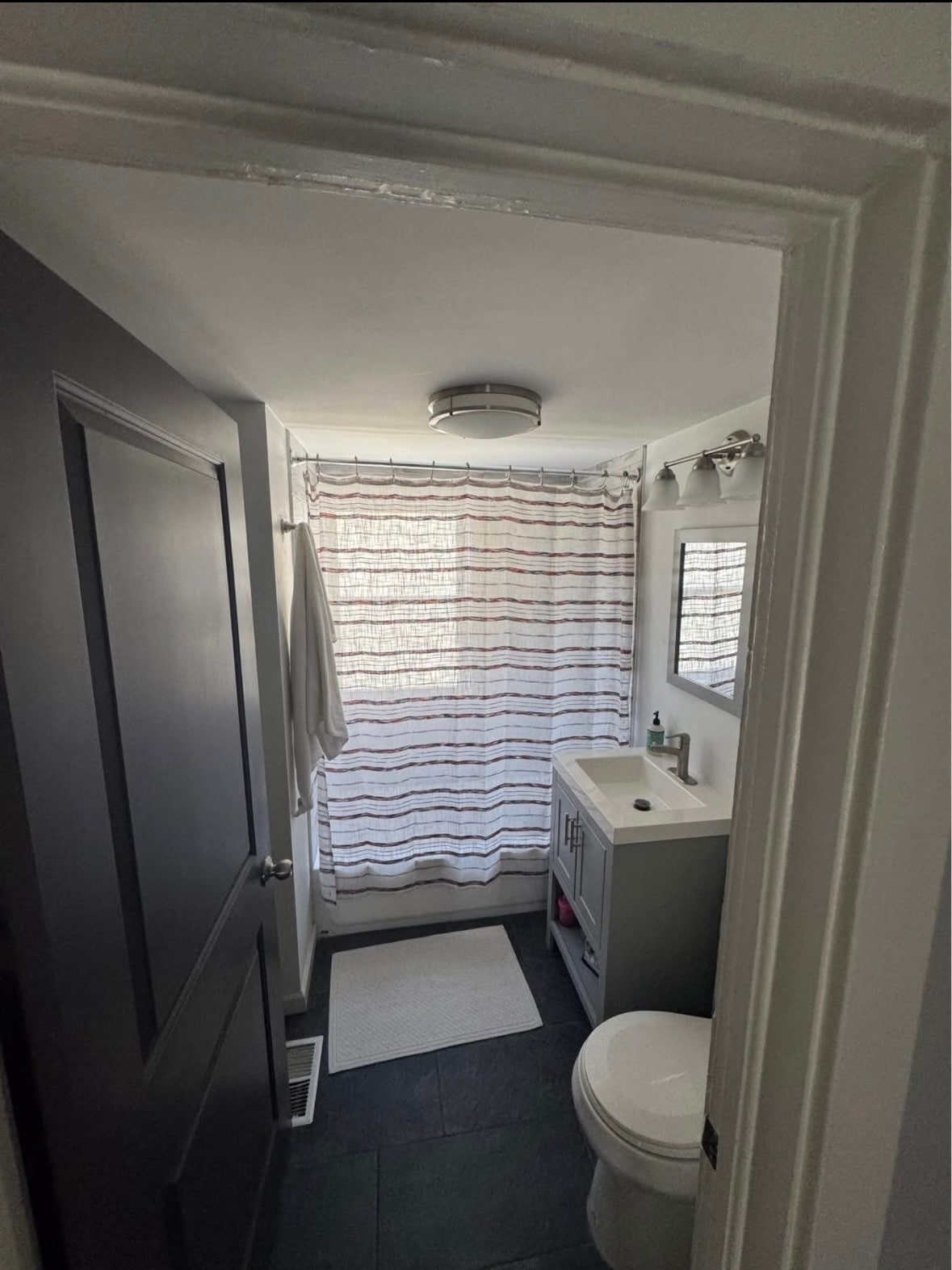 Building Photo - 1566 Newman Ave