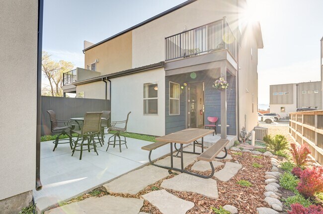 Building Photo - 1003 Fooses St