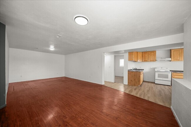 Building Photo - 2907 E Jackson Ave