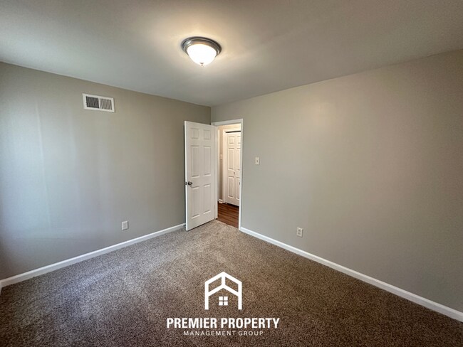 Building Photo - 4579 Blue Willow Rd