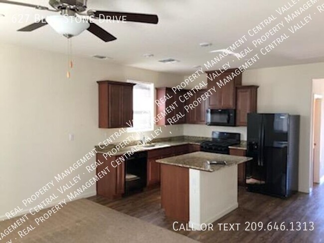 Building Photo - Stockton 3 Bedroom 2 Bath located "Gated C...