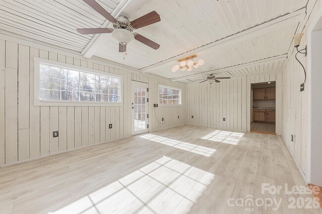 Building Photo - 110 Mendover Dr