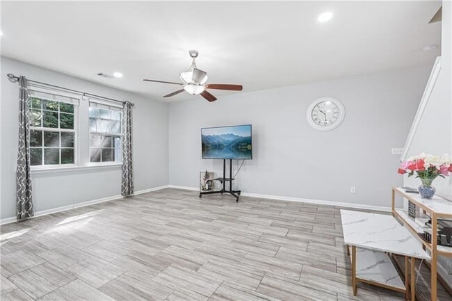 Building Photo - 545 Windstone Trail