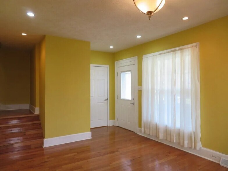 Building Photo - 172 Western Ave