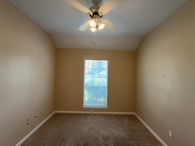 Building Photo - 317 Oak Meadow Ln
