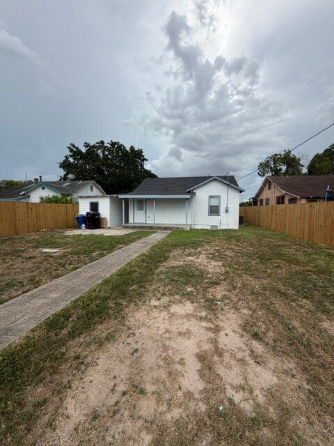 Building Photo - 515 N 6th St