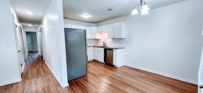 Building Photo - 5540 Everglades Trail