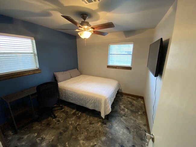 Bedroom 4 - 1406 E Boyd St