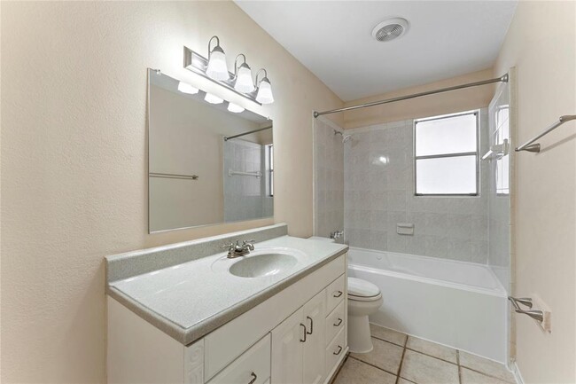 Building Photo - 1326 Kappa St