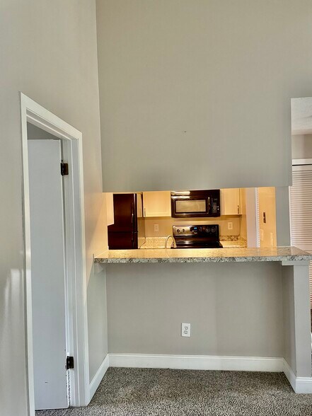 Kitchen bar - 5042 Magnolia Blossom Blvd