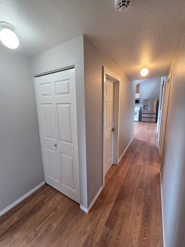 Building Photo - 4058 SE Empress Ct