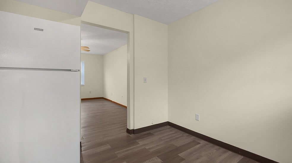 Building Photo - 3042 Sandridge Ave