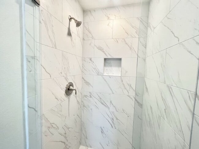 Building Photo - 22 Redbird Lp