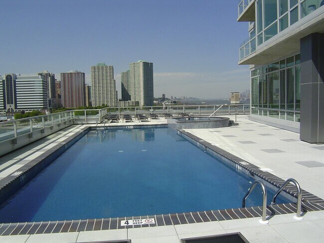 Building Photo - 2 2nd St