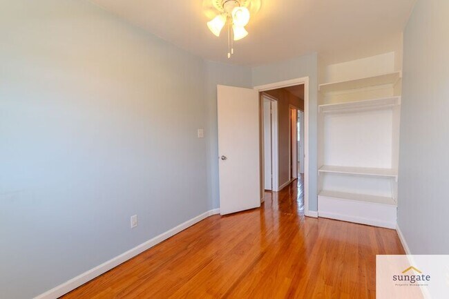 Building Photo - 945 Stormont Cir