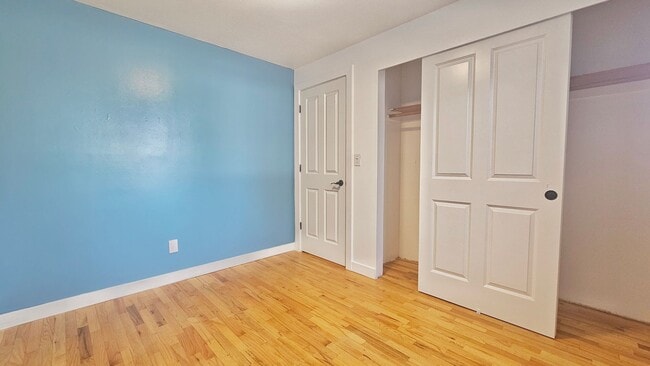 Building Photo - Spacious 4 Bed 3 Bath Home in Sought After...