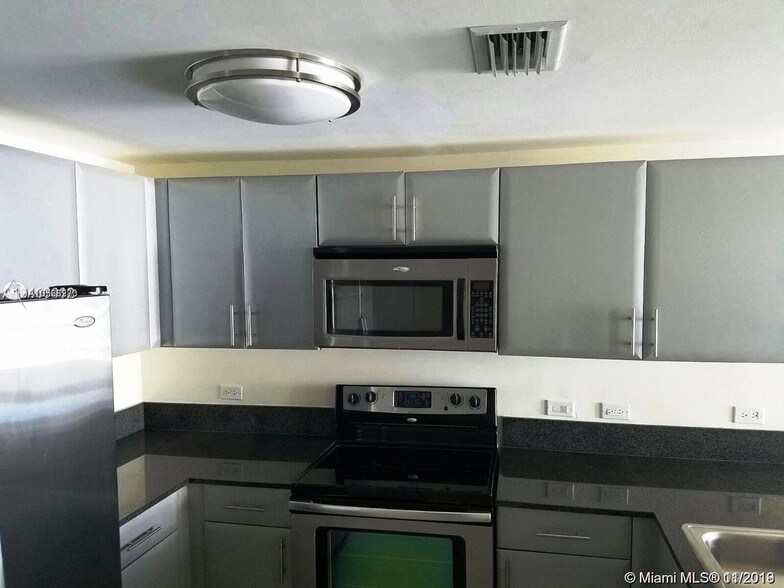 Building Photo - 1871 NW S River Dr