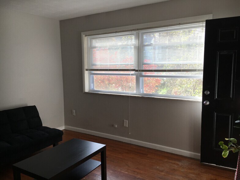 Building Photo - 2116 Kemper Ln