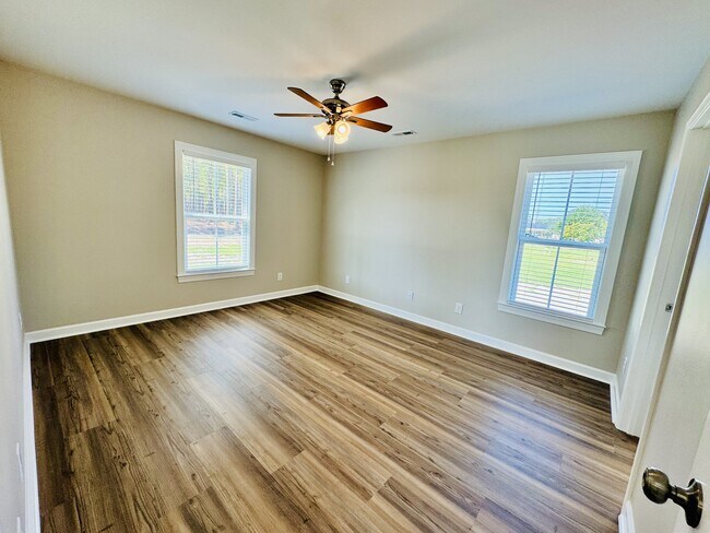 Building Photo - 3935 Mickey Ln