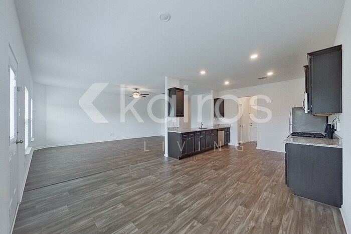 Building Photo - 946 Shady Brk