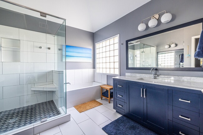 Building Photo - 2454 Vivian Cir