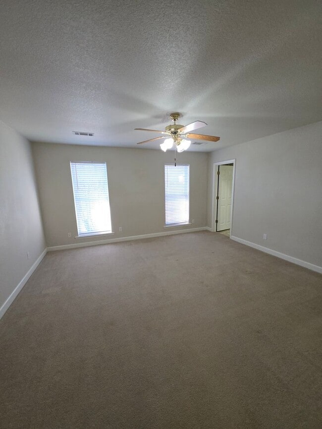 Building Photo - 2102 S Greenwich Ave