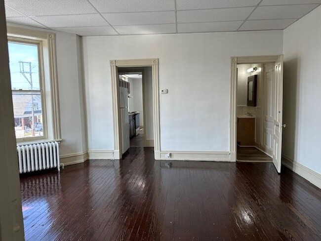 Building Photo - 2 Bedroom 1 Bathroom 2nd Floor Apartment F...