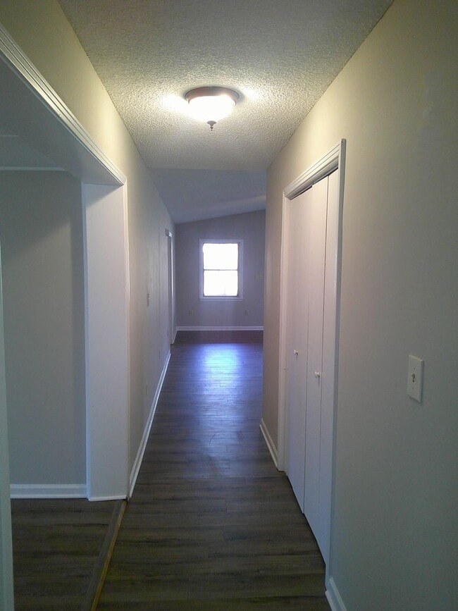 Building Photo - 779 Ridge Crest Dr