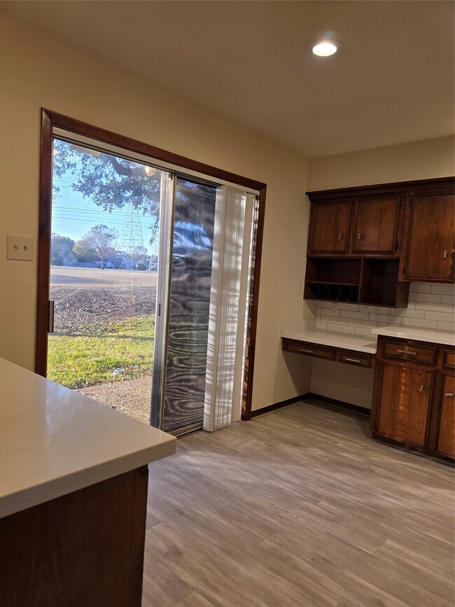 Building Photo - 406 Fox Briar Ln