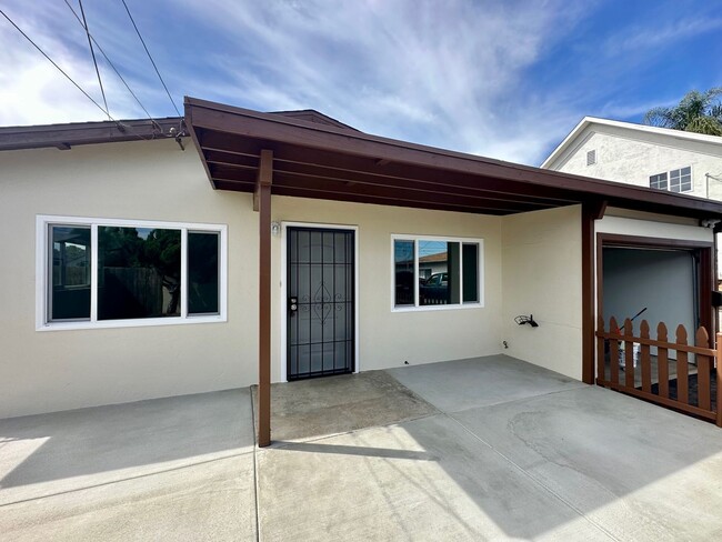 Building Photo - COMING SOON--2 bed/1 bath in IB