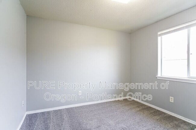 Building Photo - 12247 SE Steele St