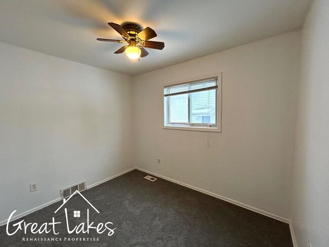 Building Photo - Charming 3 Bedroom 1.5 Bathroom now available for rent