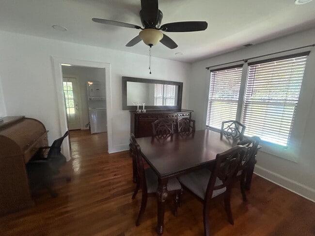 Building Photo - Charming 2-bedroom, 1-bathroom home in one of Columbia's most convenient locations!