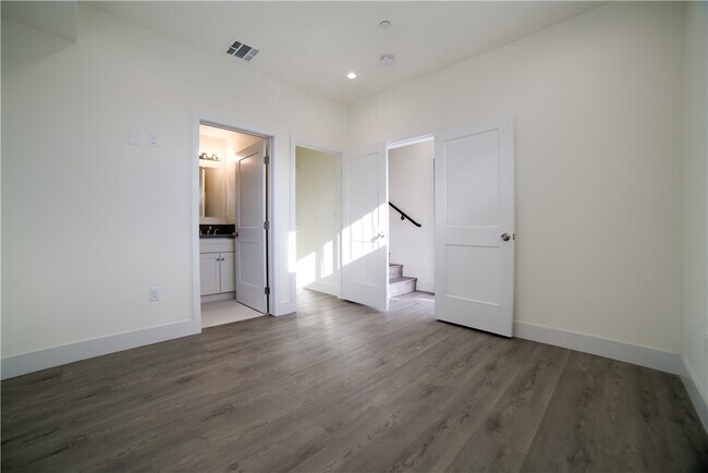 Building Photo - 4559 Pickford St