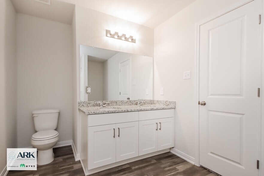 Building Photo - 15520 Briar Forest Dr