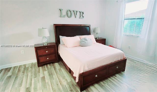 Building Photo - 355 NE 37th Terrace