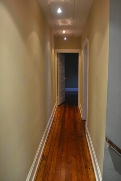 Building Photo - 977 Woodruff Pl E Dr
