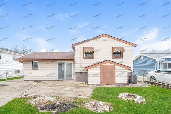 Building Photo - 6347 Edgehurst Dr