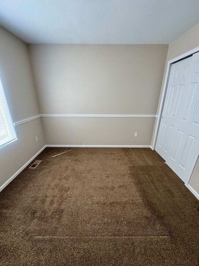 Building Photo - 3 Bedroom Home Close to Military Installations