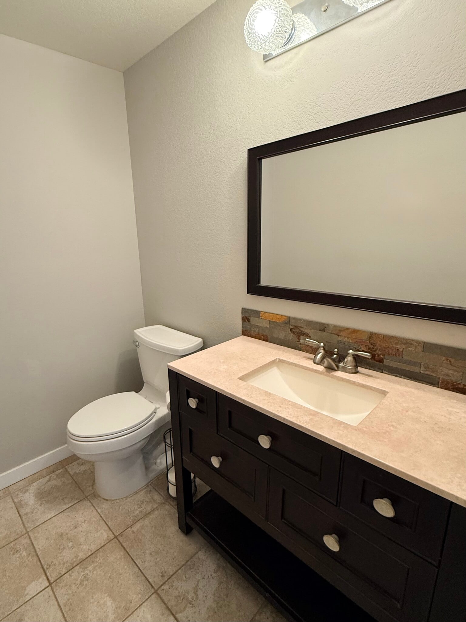 Half bathroom convenience h - 3086 Corte Trabuco