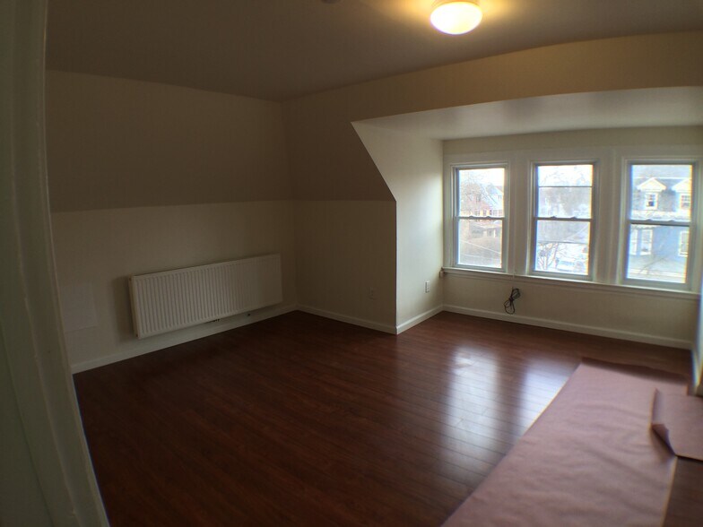 Bedroom - 5647 Hampton St