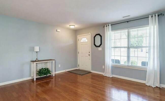 Building Photo - 116 Willow Ridge Dr