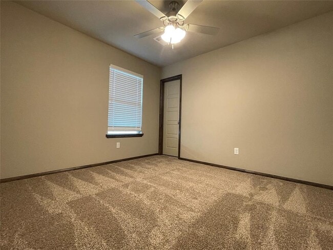Building Photo - 2033 Sara Vista Dr