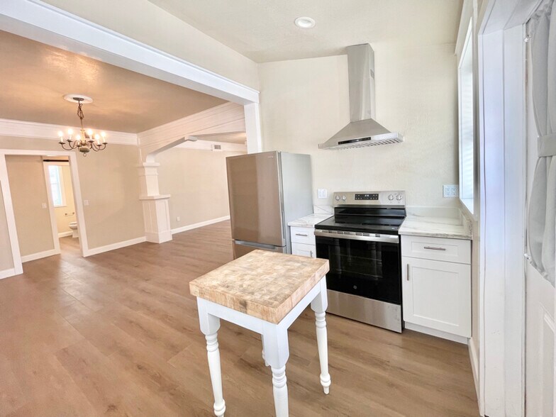 Building Photo - 7700 Boca Ciega Dr